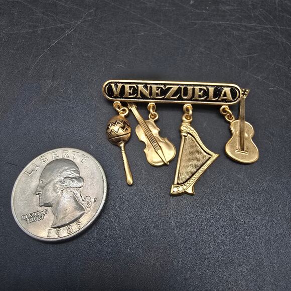 Vintage Venezuela Souvenir Brooch Musical Instrument Charms Gold Tone - Picture 5 of 6